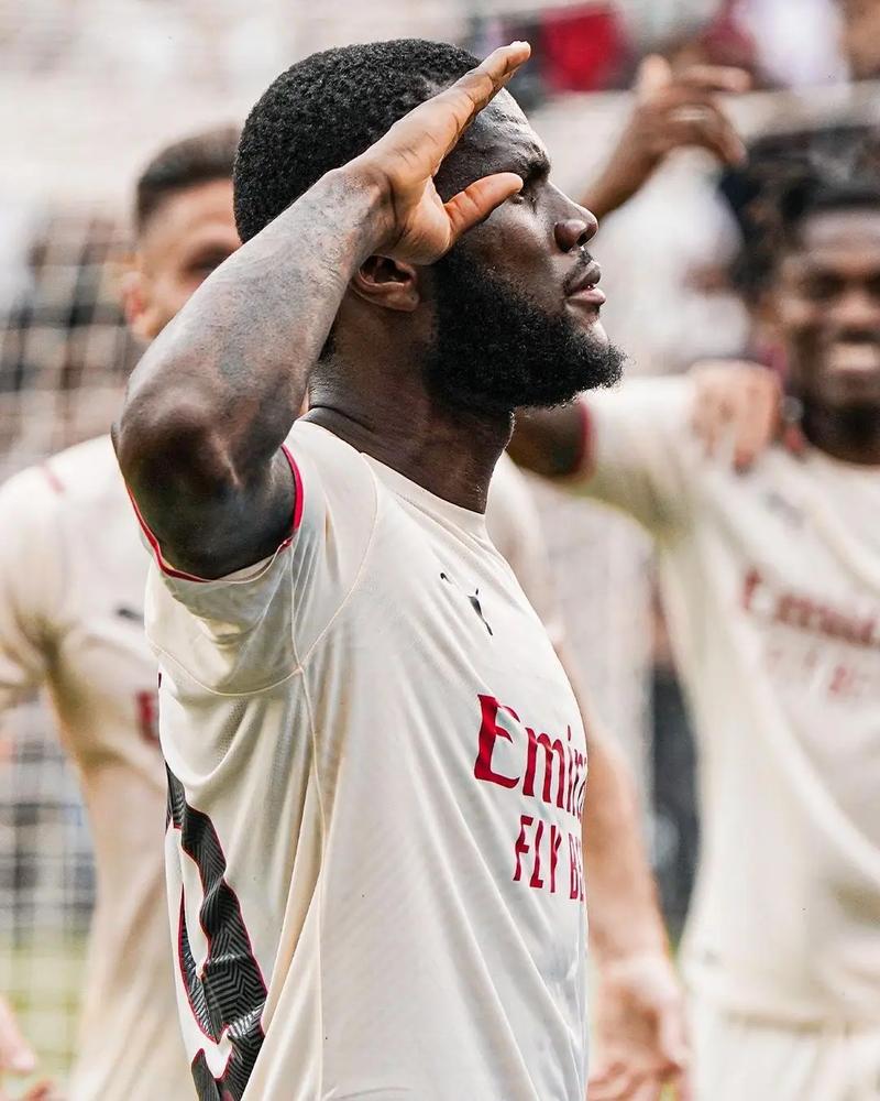 齐沃：感谢大家的称赞，但上场的是球员，功劳属于他们（齐沃：感谢肯定，胜利归功于球员）