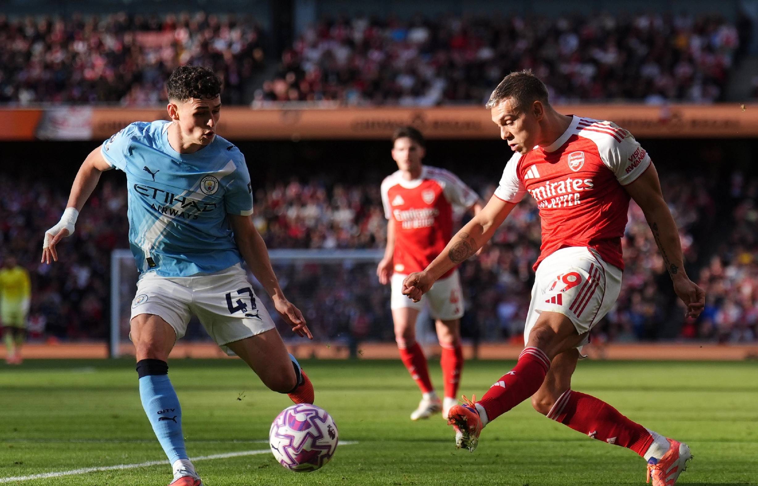 邮报：梅努希望冬窗离开曼联，有12家俱乐部对他感兴趣（邮报：梅努意欲在冬窗离开曼联，12家俱乐部对其有意）