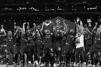 凯恩：赢得德甲冠军是今年最佳足球时刻，那份喜悦难以言表（凯恩：德甲夺冠是我今年的足坛高光时刻，这份喜悦无以言表）