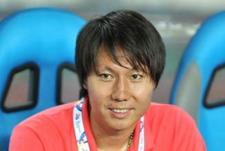 杜普兰蒂斯、特博戈两名巴黎奥运会金牌得主为摩纳哥vs巴黎开球（两位巴黎奥运金牌得主杜普兰蒂斯与特博戈为摩纳哥对阵巴黎比赛开球）