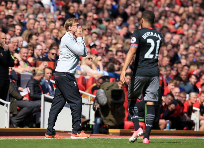 混团世界杯：日本队全场被中国观众针对，张本智和的表情亮了！（混团世界杯现场：中国观众全程施压日本队，张本智和表情成焦点）