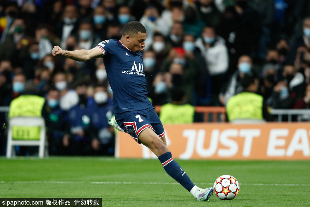 欧冠半场：两队均破门乏术，摩纳哥0-0闷平加拉塔萨雷（欧冠半场：摩纳哥与加拉塔萨雷互交白卷，比分暂为0-0）