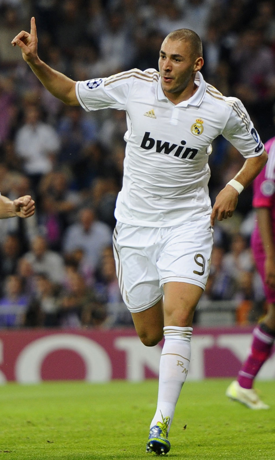 记者：辽宁铁人与俄超马哈奇卡拉有意签下哥伦比亚中场萨缅托（记者：辽宁铁人与俄超球队马哈奇卡拉均有意引进哥伦比亚中场萨缅托）