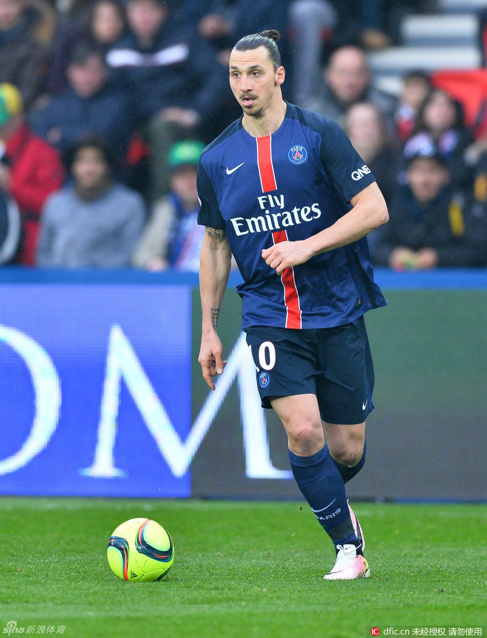 曼联、利物浦近五轮各1胜，英超积分榜曼联积22分，领先利物浦。（英超近五轮曼联与利物浦各仅一胜，曼联22分暂压利物浦）