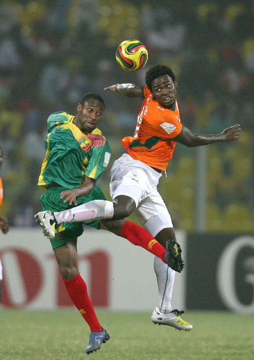 非洲杯战报：姆伯莫献助攻，埃永闪击制胜，喀麦隆1-0加蓬（非洲杯快讯：姆伯莫送妙传，埃永闪击建功，喀麦隆1-0小胜加蓬）